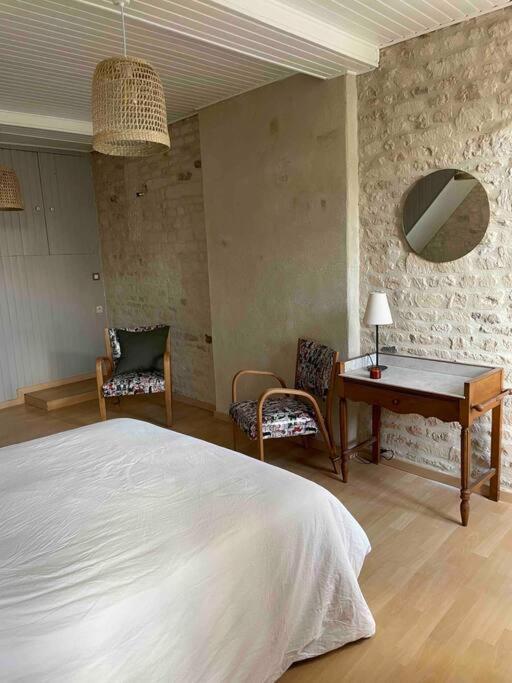 Maison Typique En Pierre De Caen - 4 Voyageurs Holiday home Louvigny